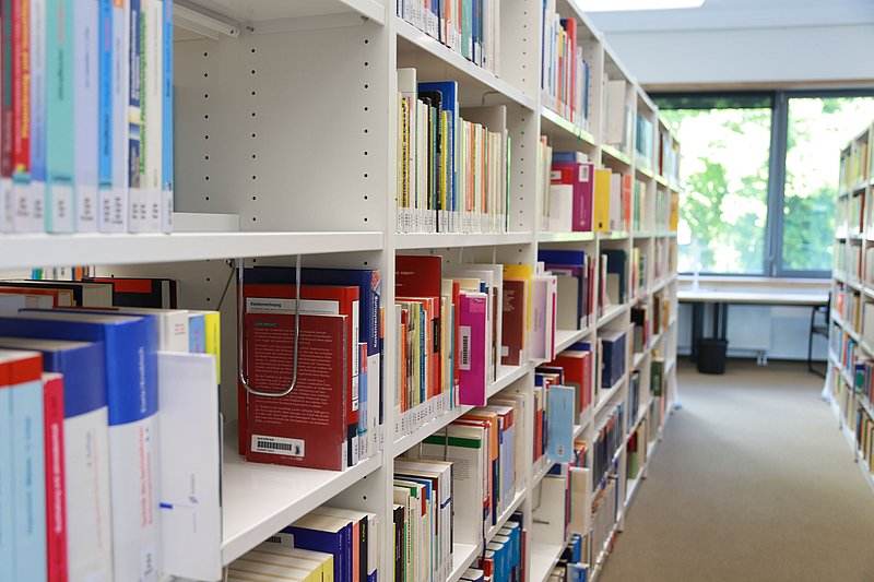 Bücherregale Campus Alt-Saarbrücken